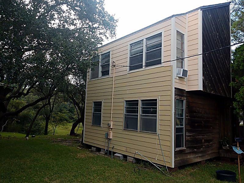Photo of 210 Oak Hollow Street, Palacios, TX 77465 (MLS # 21420165)