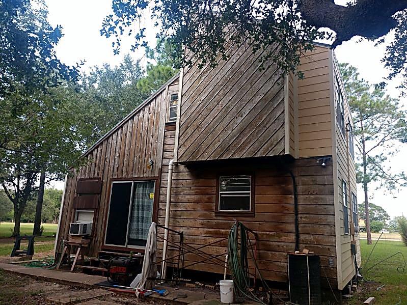 Photo of 210 Oak Hollow Street, Palacios, TX 77465 (MLS # 21420165)
