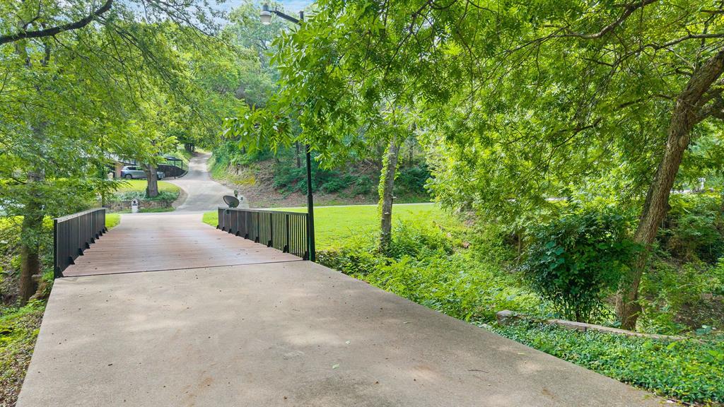 929 Sleepy Hollow Drive