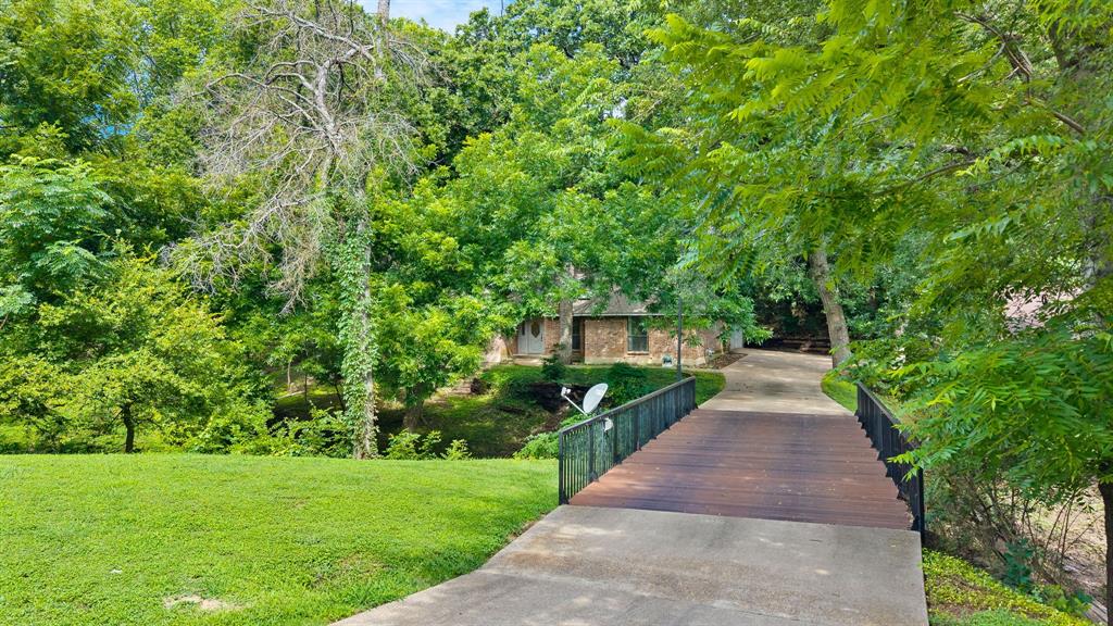 929 Sleepy Hollow Drive