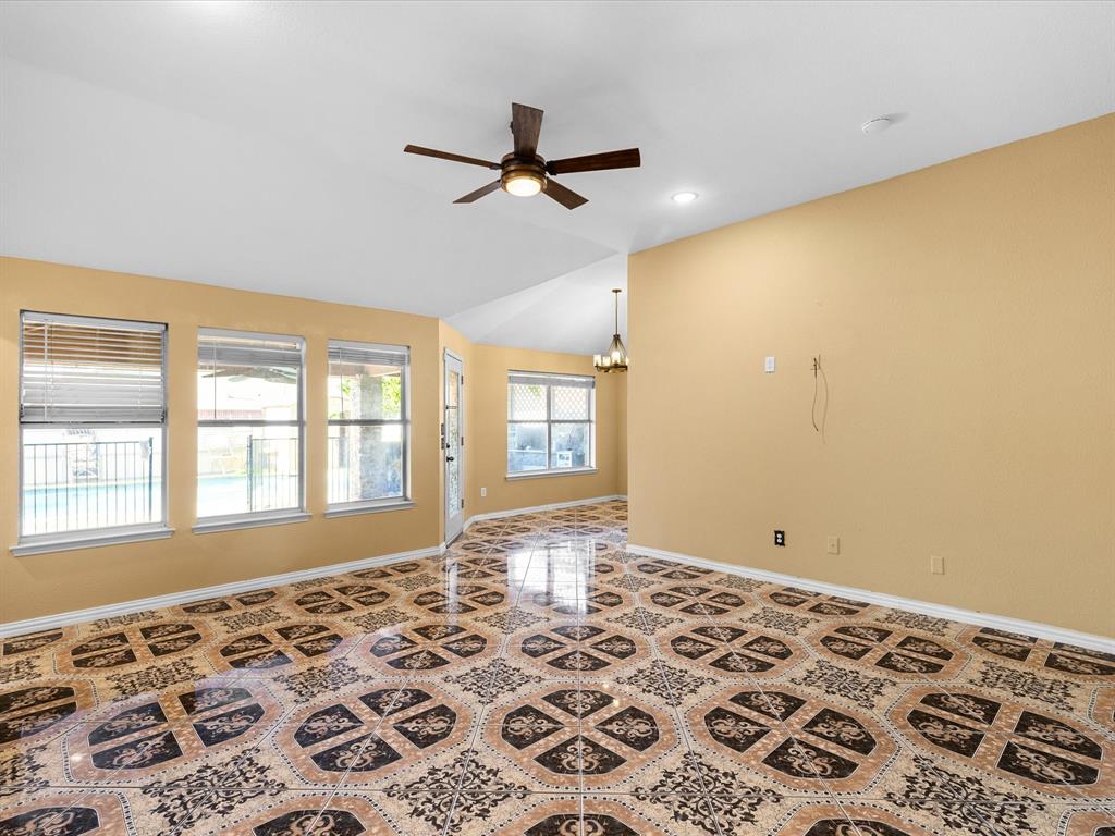 741 FOX RUN Trail