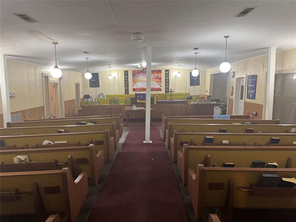 1504 E 1st North Street