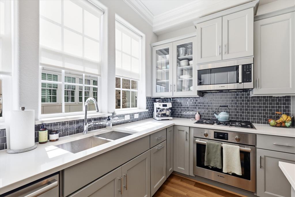 7333 Valley View Lane 702