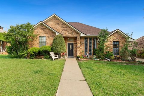 Photo of 205 Forest Creek Drive, Sherman, TX 75092 (MLS # 21241583)
