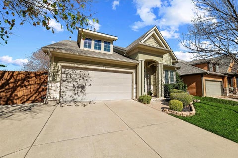 Photo of 124 Myrtle Creek, Grapevine, TX 76051 (MLS # 21375989)