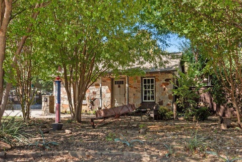 Photo of 705 N Main Street, Grapevine, TX 76051 (MLS # 21404978)