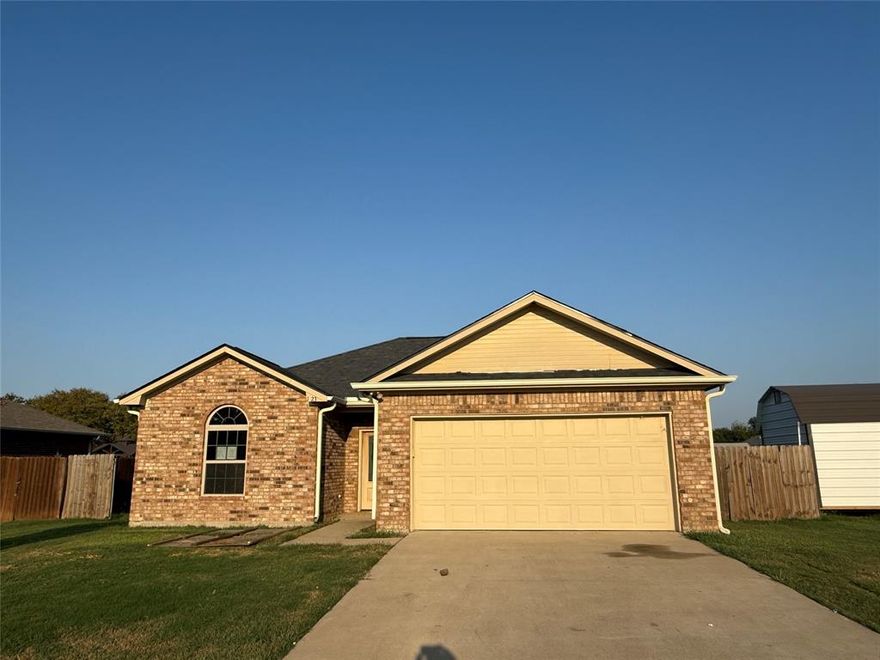 HUD OWNED HOME FHA CASE# 511-312737 SOLD AS-IS. MAJOR PRICE IMPROVEMENT AND NOW AVAILABLE TO ALL BIDDER TYPES. COME LOOK OR TAKE A SECOND LOOK BEFORE IT IS GONE. GREAT LOCATION IN MABANK TX. COME CHECK OUT THIS 3 BEDROOM HOME OFFERING MANY FEATURES INCLUDING OPEN LIVING AREA WITH FIREPLACE AND KITCHEN WITH GRANITE COUNTERTOPS AND BREAKFAST BAR. STAINLESS APPLIANCES AND LOTS OF NATURAL LIGHT AND PLENTY OF WINDOWS TO SEE THE LARGE FENCED BACK YARD. ATTACHED 2 CAR GARAGE AND MORE. LOCATED ONLY A SHORT DISTANCE TO THE LAKE, SHOPPING AND AMENITIES BUT STILL IN A GREAT COUNTRY ATMOSPHERE AND NEIGHBORHOOD. COME CHECK IT OUT BEFORE IT IS GONE. OWNER OCCUPANT BUYERS MAY BE ABLE TO PURCHASE T$100 DOWN PAYMENT WHEN UTILIZING THE HUD FHA SALES INCENTIVE.