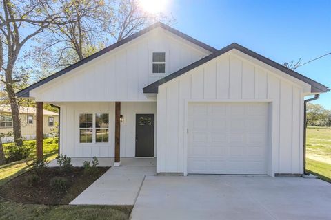 A home in Lone Oak