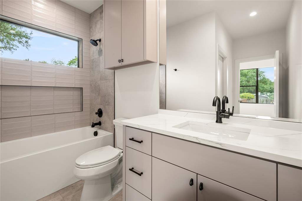 LAKE RIDGE ESTATES NO 3 - Residential