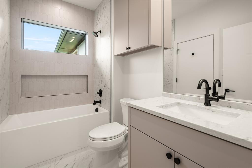 LAKE RIDGE ESTATES NO 3 - Residential