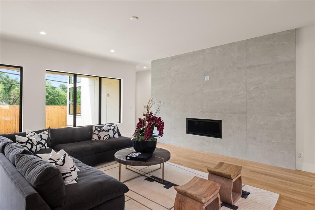 LAKE RIDGE ESTATES NO 3 - Residential