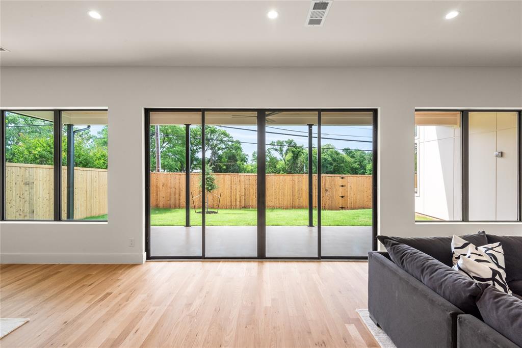 LAKE RIDGE ESTATES NO 3 - Residential