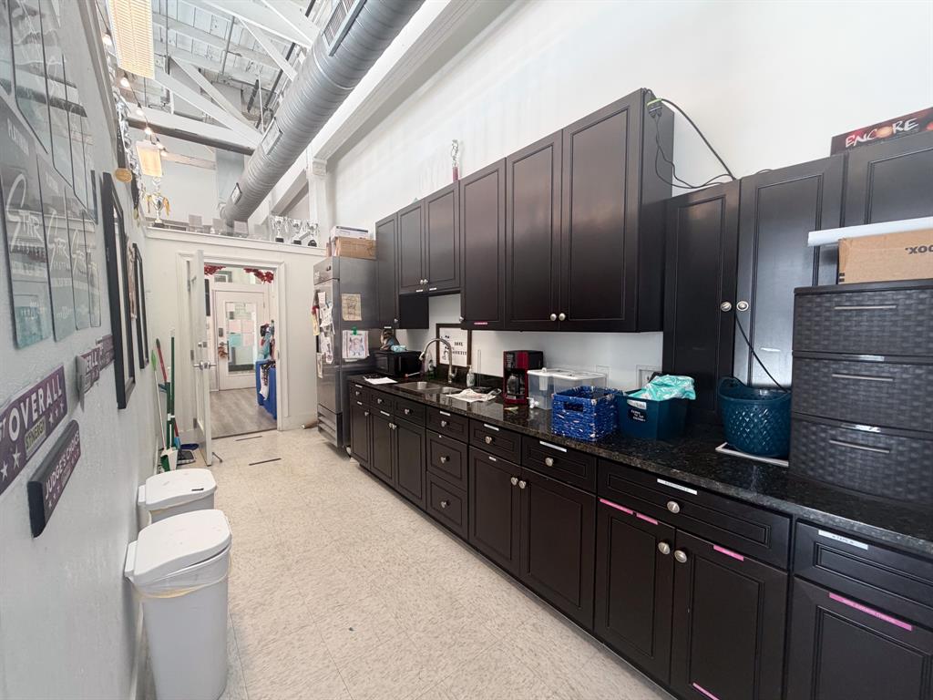 O T Ennis - Commercial Lease