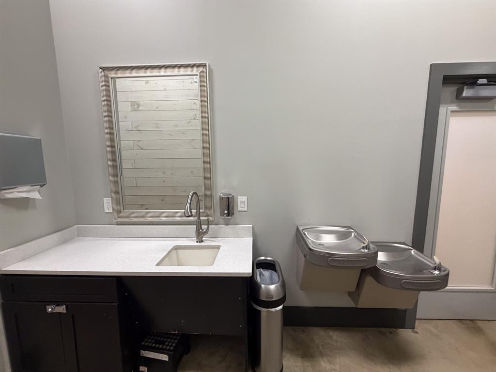 O T Ennis - Commercial Lease