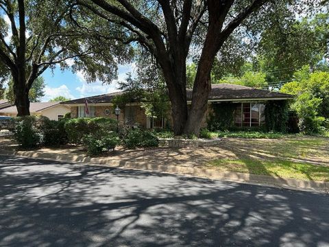 A home in Benbrook