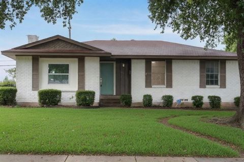 Photo of 1211 Robin Glen Drive, Dallas, TX 75232 (MLS # 21298780)