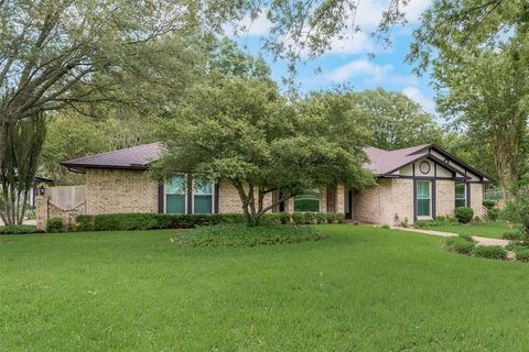 Photo of 208 Lorene Drive, Red Oak, TX 75154 (MLS # 21258233)