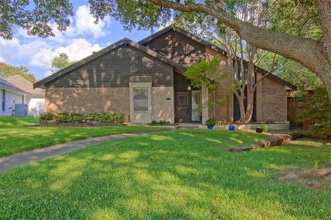 Photo of 8518 Richardson Branch Trail, Dallas, TX 75243 (MLS # 21303909)