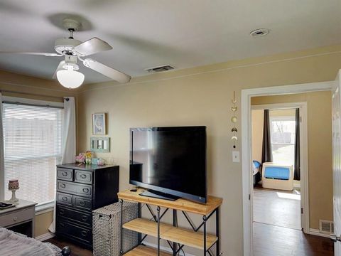 Tiny photo for 634 Oak Ridge Lane, Irving, TX 75061 (MLS # 21198338)