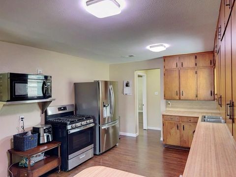 Tiny photo for 634 Oak Ridge Lane, Irving, TX 75061 (MLS # 21198338)