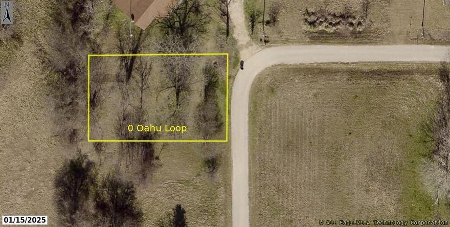 GB-9193. Nicely treed lot in sought-after Paradise Bay subdivision! Approx. .215 acre lot on a quiet street in a growing, deed restricted area with few existing homes surrounding. Paradise Bay boasts not one but two POA parks, both with boat ramps-docks, common areas, and access to Cedar Creek Lake!