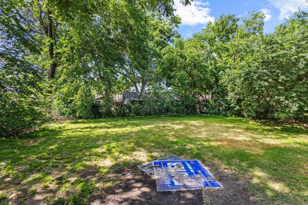 216 W Dexter Street