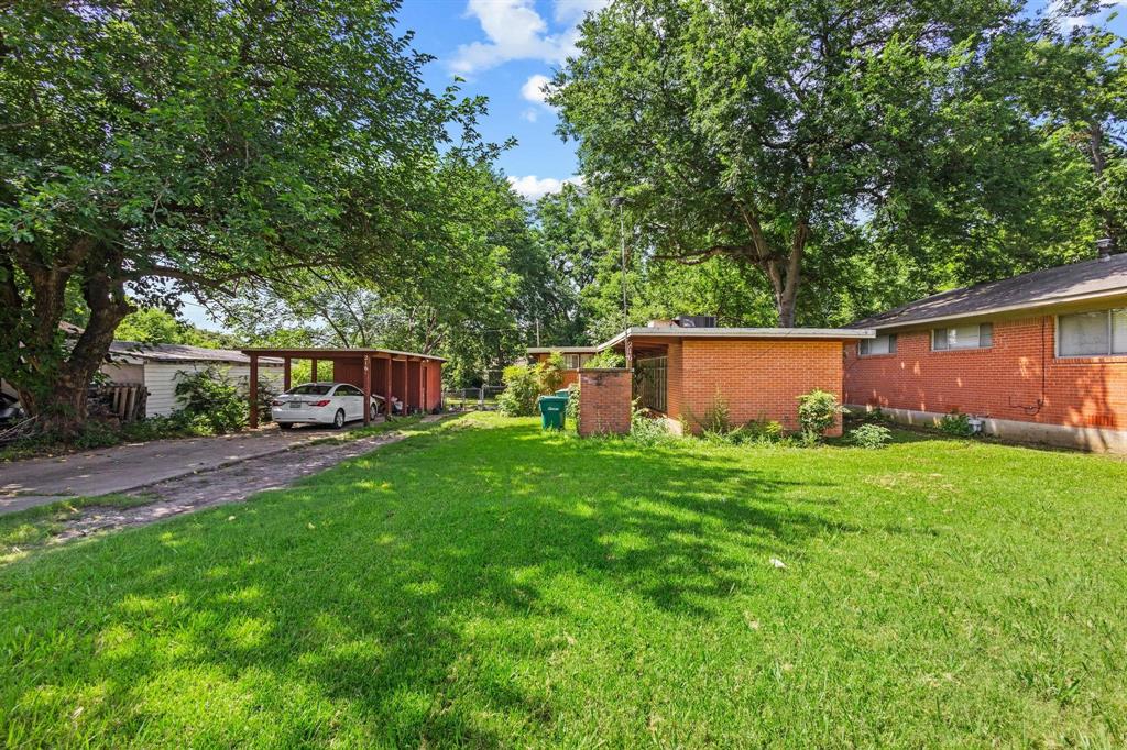 216 W Dexter Street