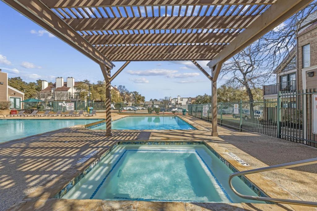 Arlington Oaks Condo - Residential