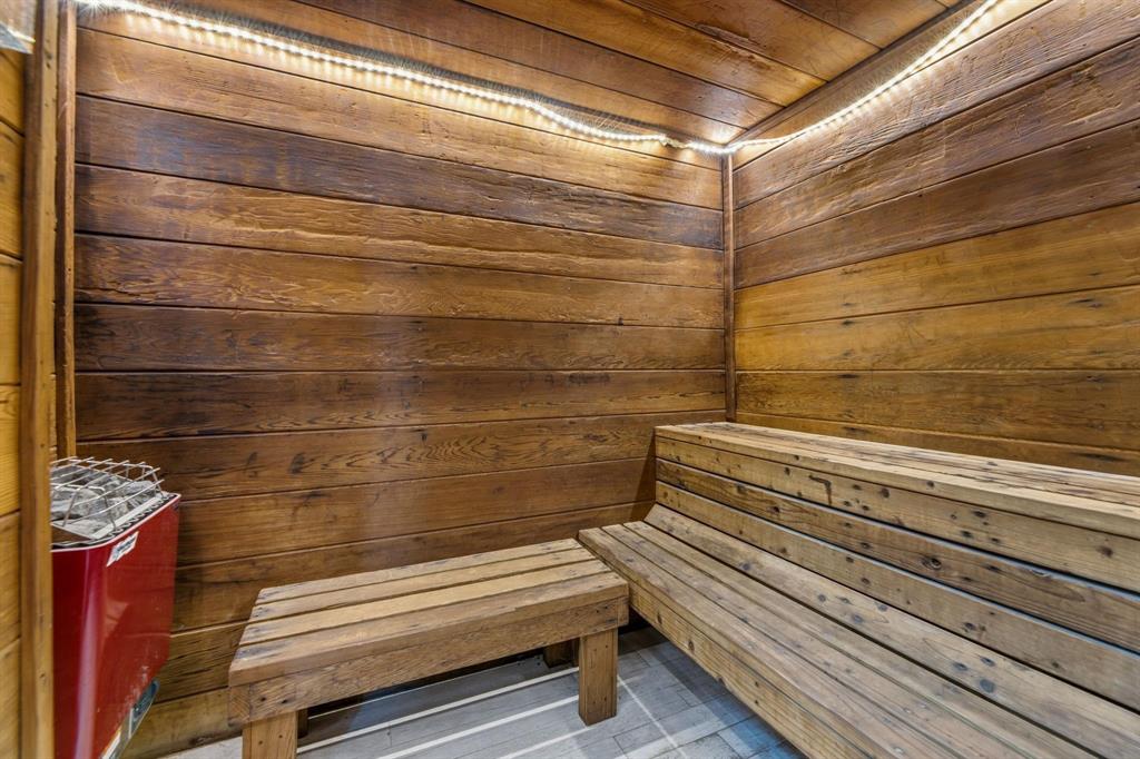 Arlington Oaks Condo - Residential