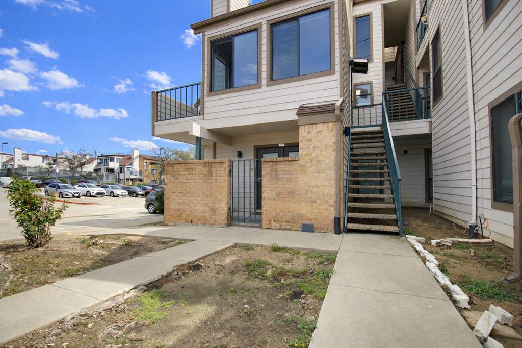 Arlington Oaks Condo - Residential