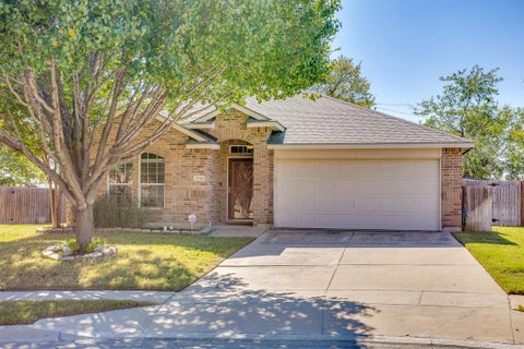Photo of 1728 Quail Springs Circle, Fort Worth, TX 76177 (MLS # 21419284)