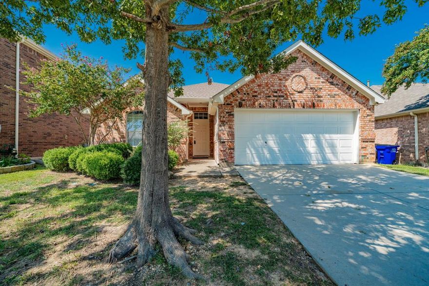 Better Than New! This stunning single-story 4 bedroom home is loaded with upgrades and radiates warmth and comfort from the moment you walk in. Step inside to find beautiful, newly installed ceramic wood-look flooring that flows seamlessly through the entryway, living spaces, and bedrooms.
The open-concept kitchen is a true showpiece, featuring tile backsplash, generous countertop space, and freshly painted cabinetry perfect for both everyday living and entertaining. Throughout the newly painted home, you'll find new baseboards and upgraded luxury ceiling fans in every room, offering both elegance and efficiency.
Located in a prime area with quick access to major highways, you're just minutes from shopping, dining, and entertainment. Plus, enjoy the added perks of a vibrant community with access to a sparkling pool and a fun neighborhood play areas.
Don’t miss your chance to make this move-in-ready gem your own. Schedule your showing today!