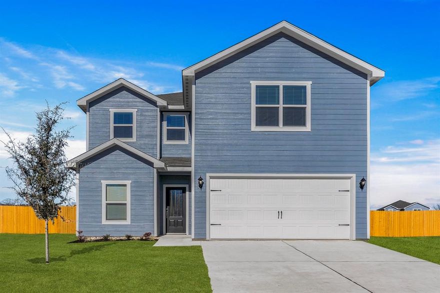 Driftwood – 2 story, 5-bed, 2.5-bath, loft, 2,505 sqft! This beautiful two-story home is designed to accommodate even the largest families. The Driftwood offers abundant living space and storage options with five bedrooms, a chef-ready kitchen, dining room, downstairs family room and the large upstairs game room. In the kitchen, sprawling granite counters, gorgeous wood cabinets and energy-efficient appliances provide a beautiful workspace to prepare food and plenty of room to display appliances and gadgets. Whether you prefer to watch TV, visit with friends, play games or work out, the expansive family room downstairs and a spacious game room upstairs offer your family the space they want and need. This home is equipped with remarkable upgrades included that add energy-efficiency and value to this incredible home.