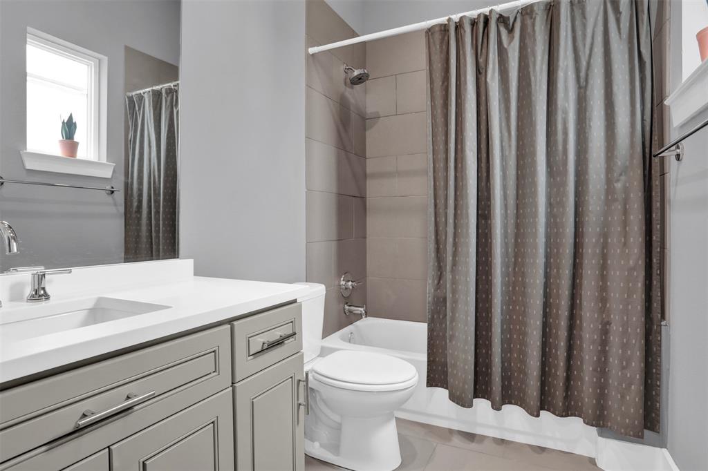 3816 Roseland Bldg C - Residential