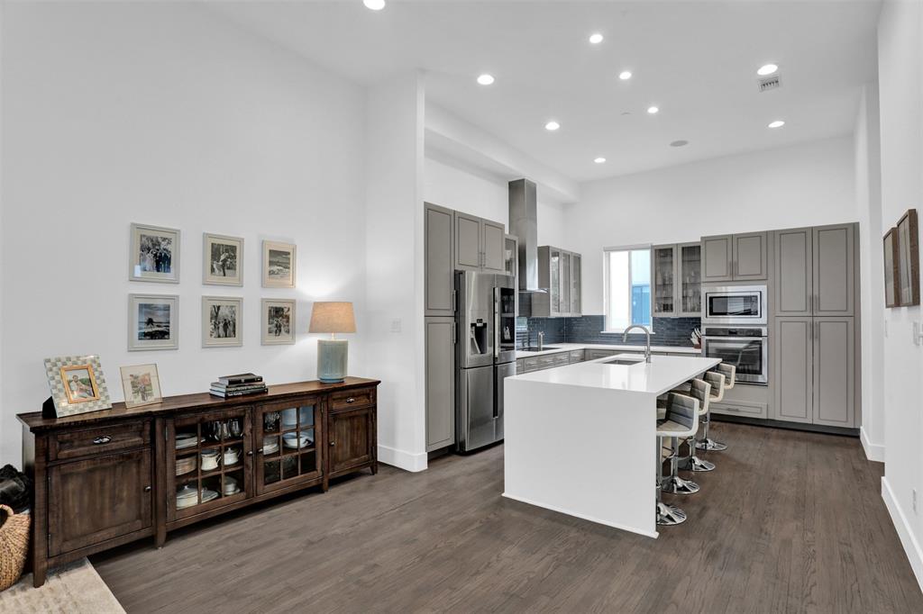 3816 Roseland Bldg C - Residential