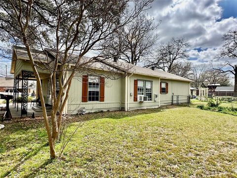 Tiny photo for 103 W Damon Street, Terrell, TX 75160 (MLS # 21196821)