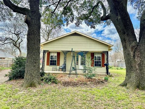 Tiny photo for 103 W Damon Street, Terrell, TX 75160 (MLS # 21196821)