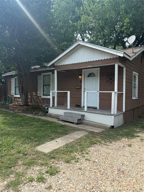 Photo of 1006 Bishop Street, Commerce, TX 75428 (MLS # 21262263)