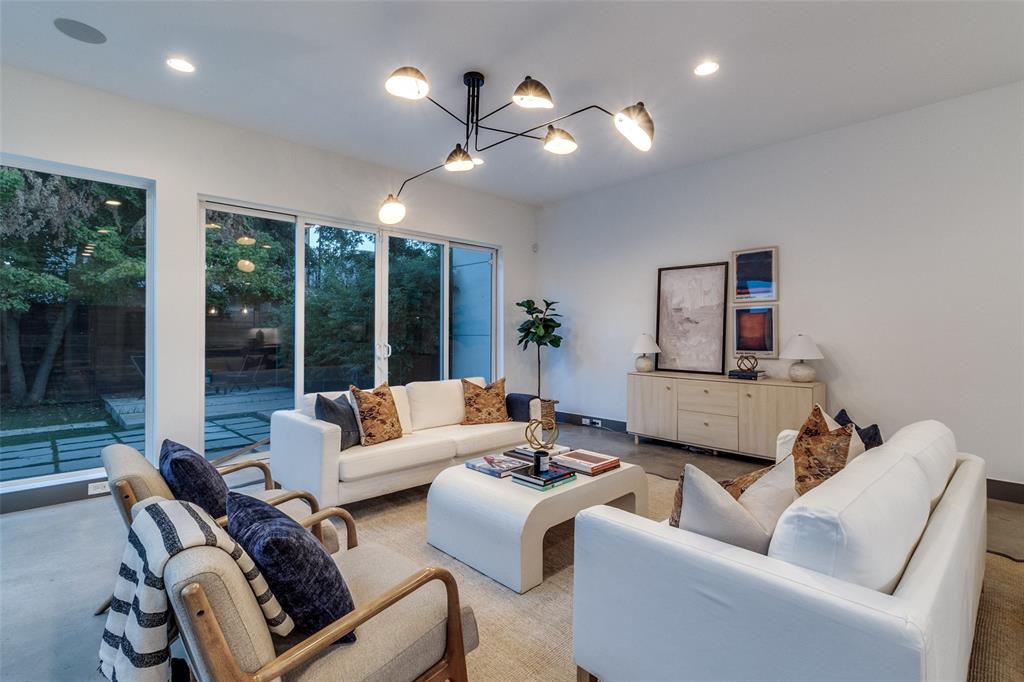 ROSS AVE - Residential