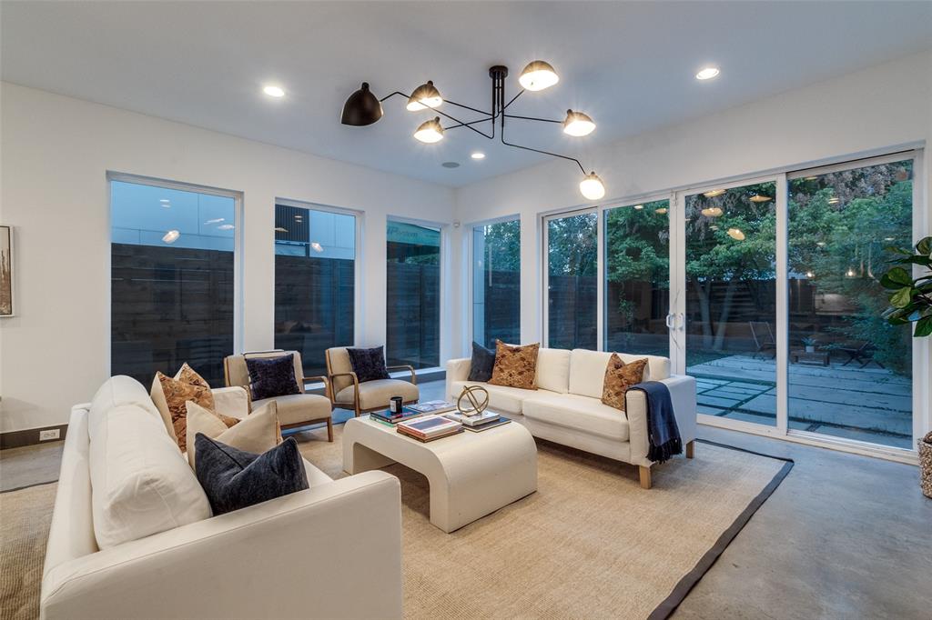 ROSS AVE - Residential