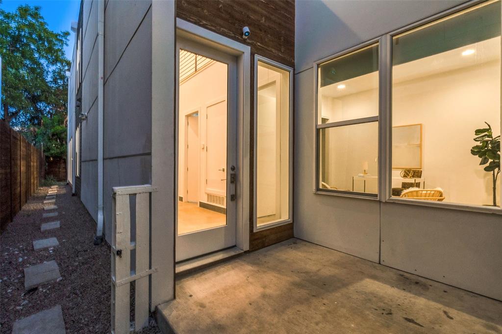 ROSS AVE - Residential