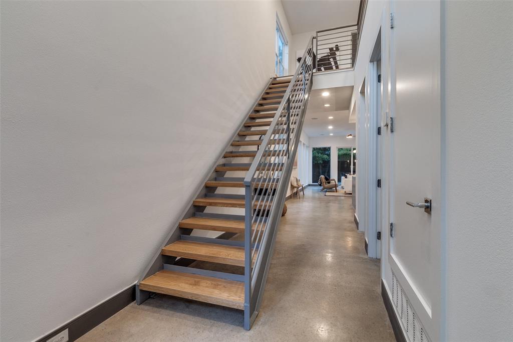 ROSS AVE - Residential