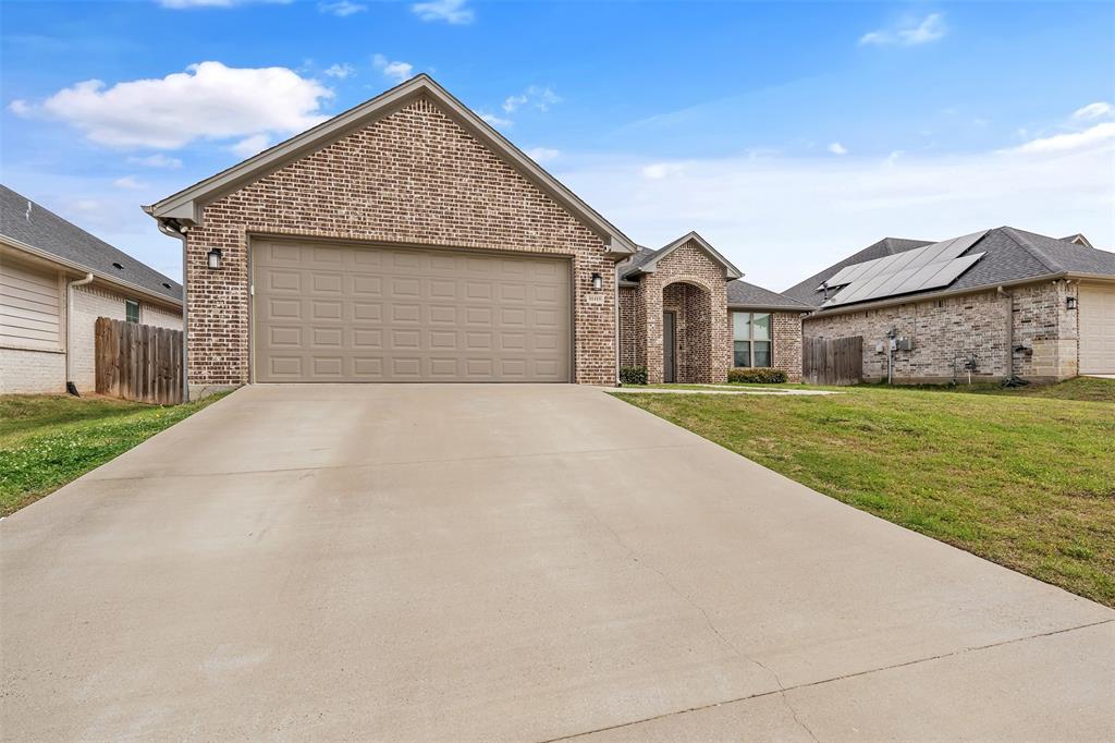 Lindsey Crossing - Residential