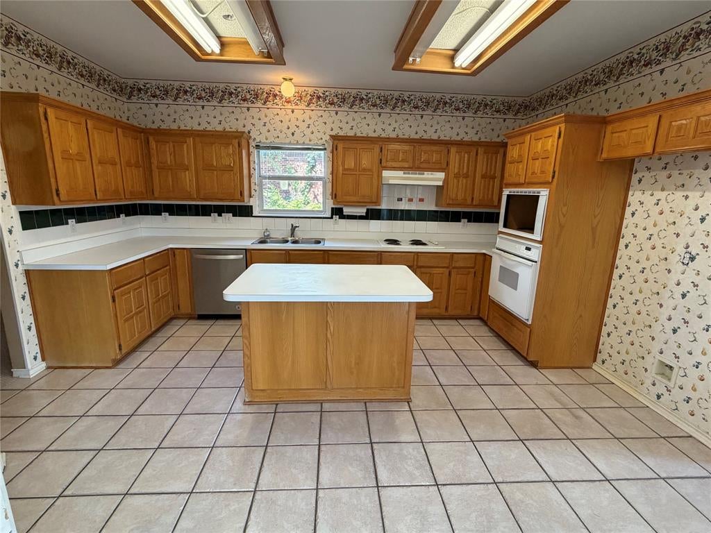 4006 Pointe Loma Drive