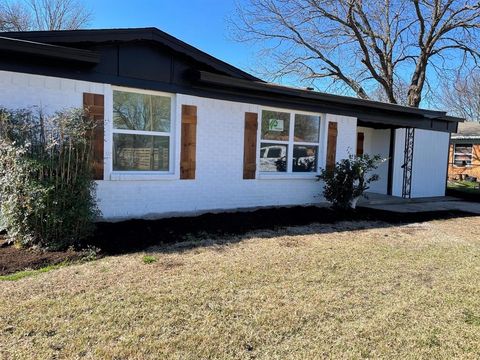 Photo of 6836 Western Hills Drive, Dallas, TX 75217 (MLS # 21203299)