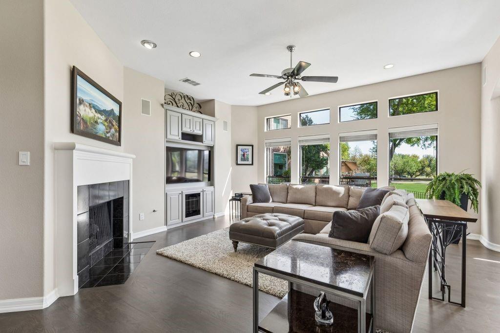 1908 Shumard Oak Lane