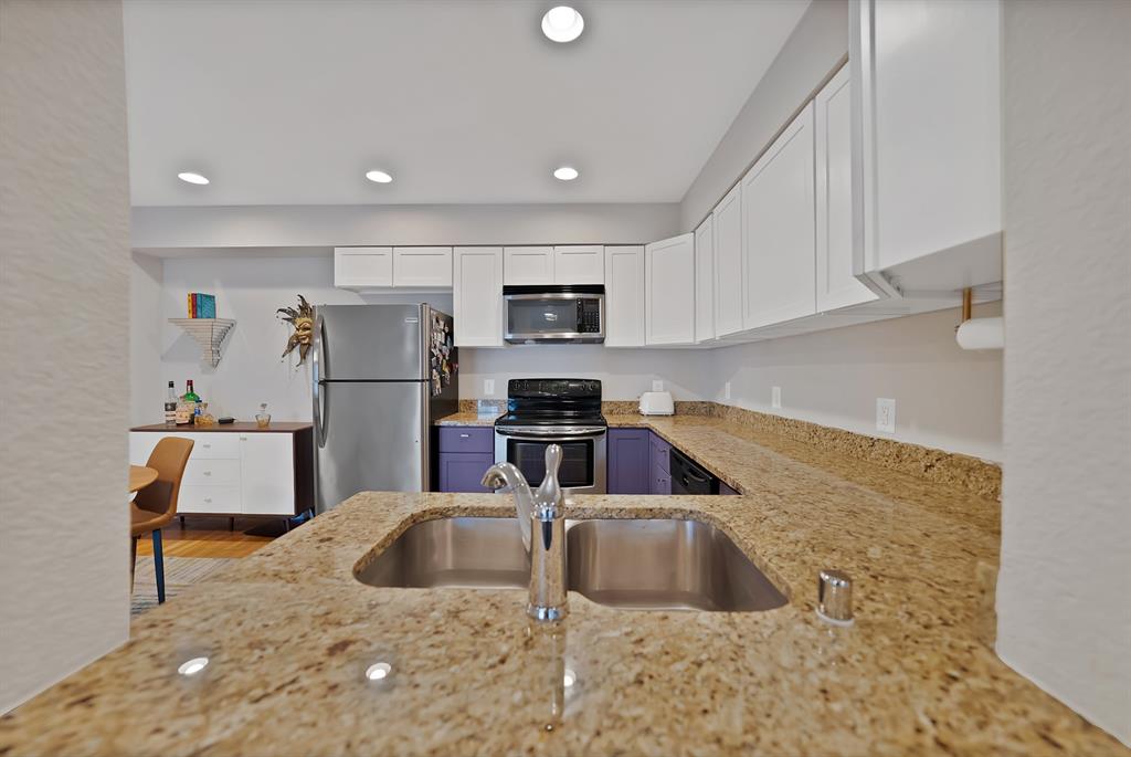 Knight Street Condo - Residential