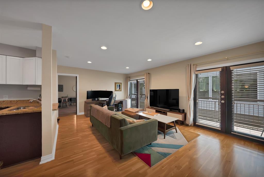 Knight Street Condo - Residential