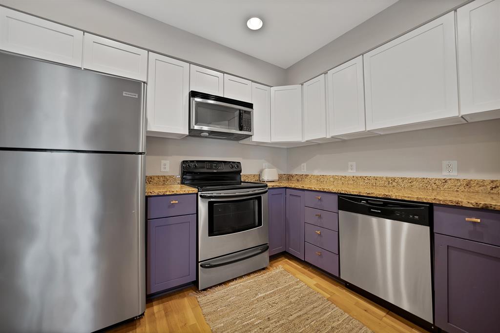 Knight Street Condo - Residential