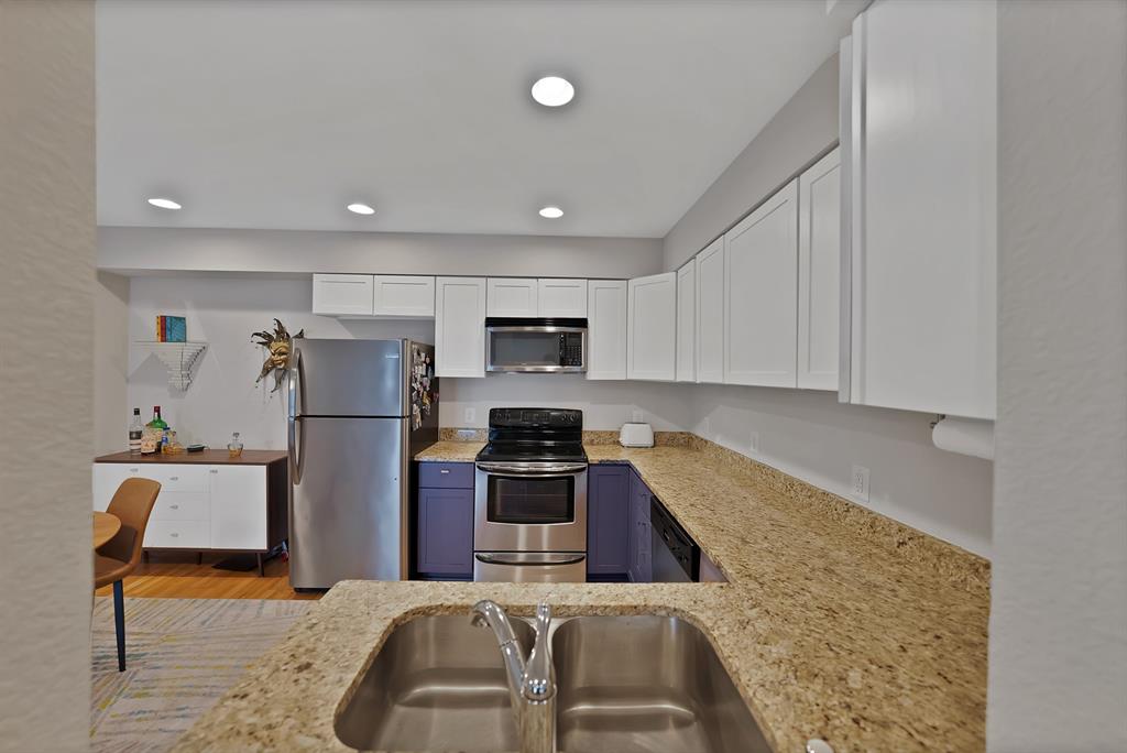 Knight Street Condo - Residential